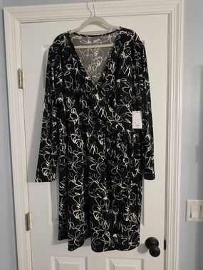 Nine West Black and White Floral Wrap-Style Long Sleeve Dress NWT, 2X